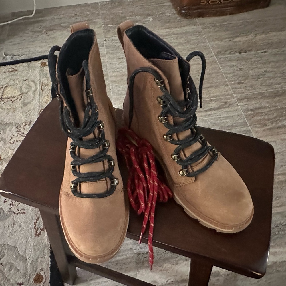 New Sorel Leather Boots